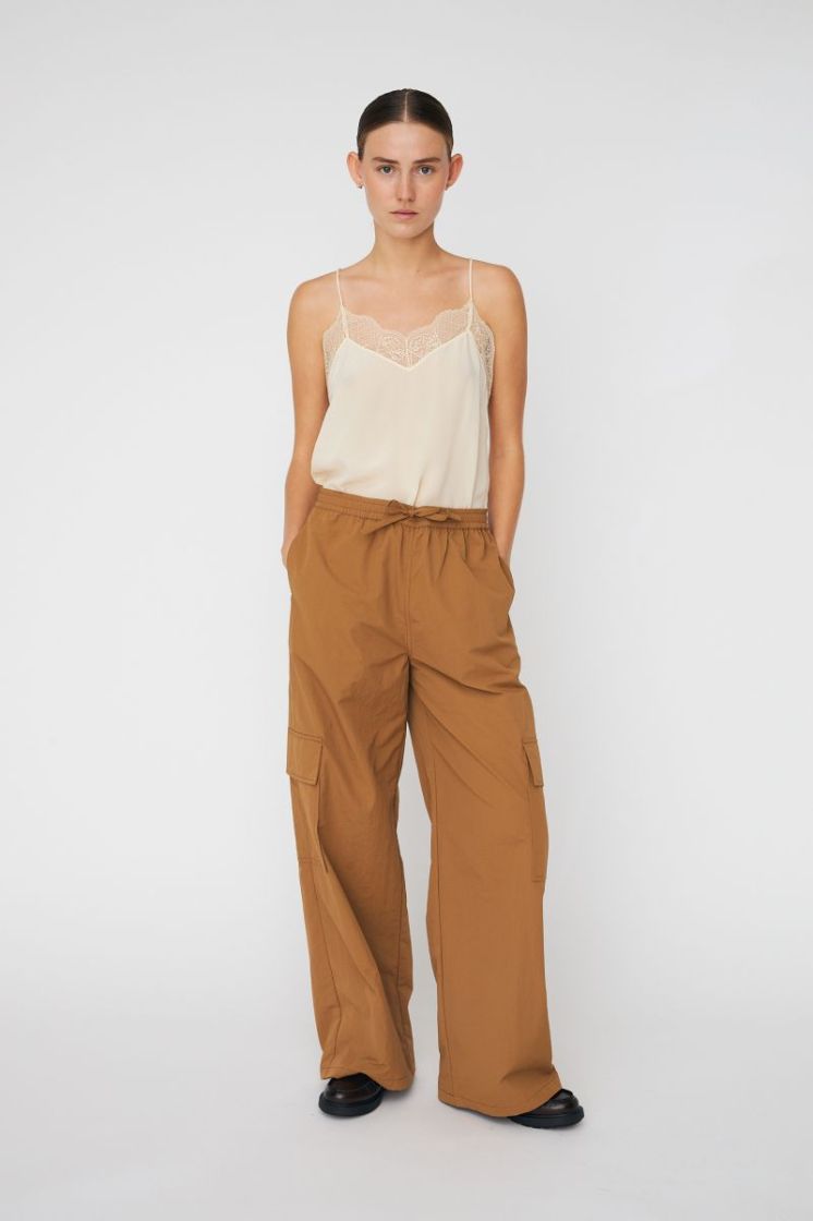  079 CAMEL BROWN