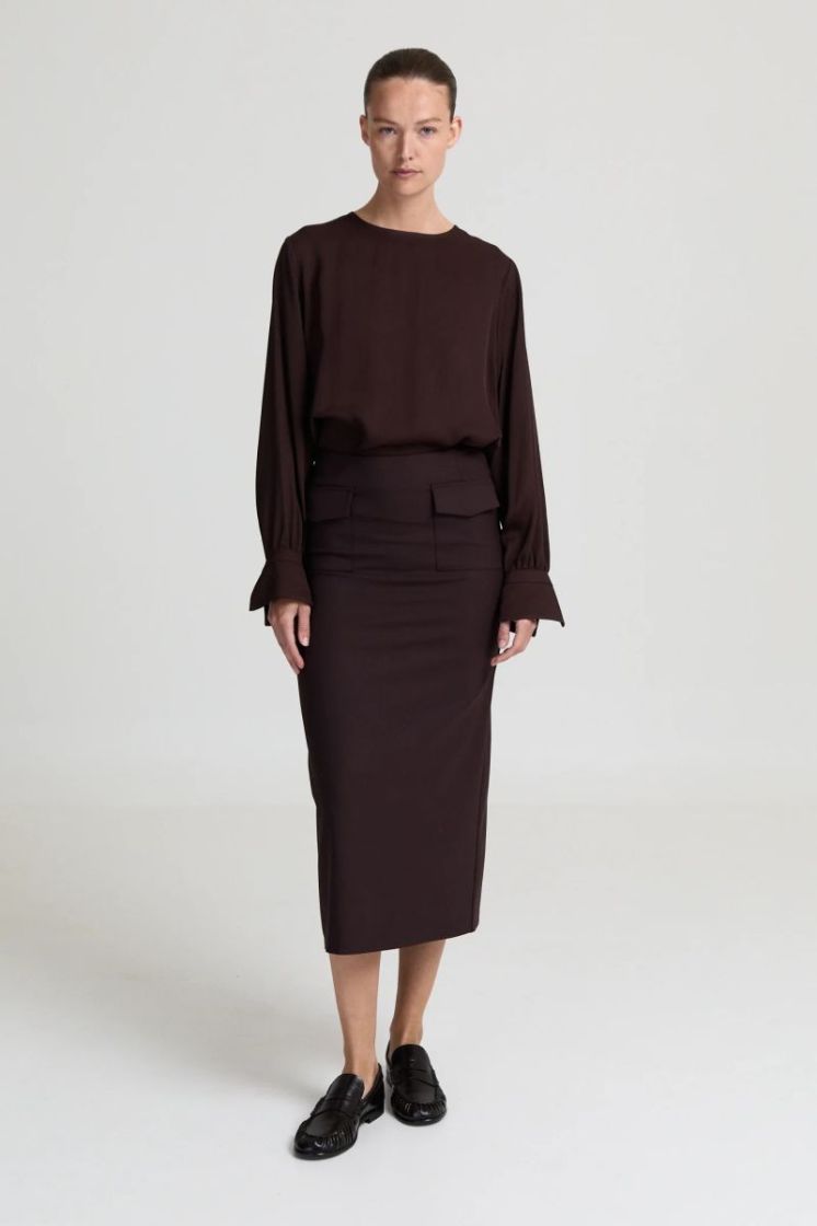 DARK BROWN