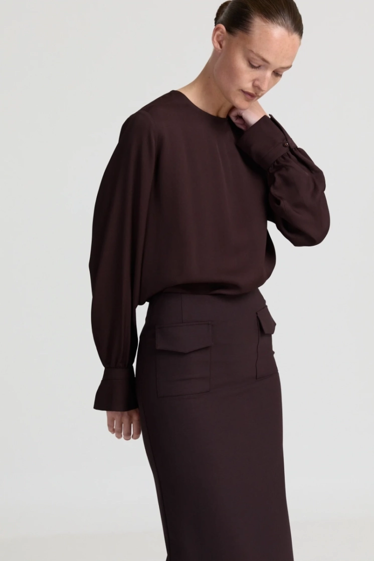 DARK BROWN