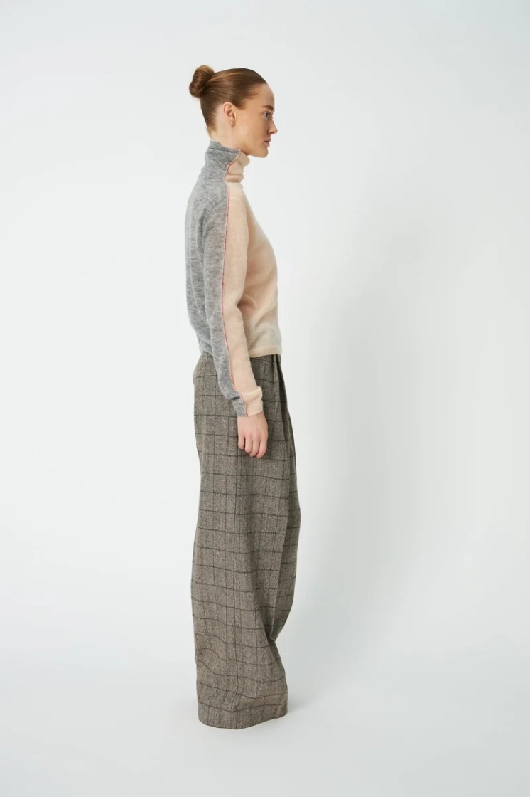 558 PALE PINK