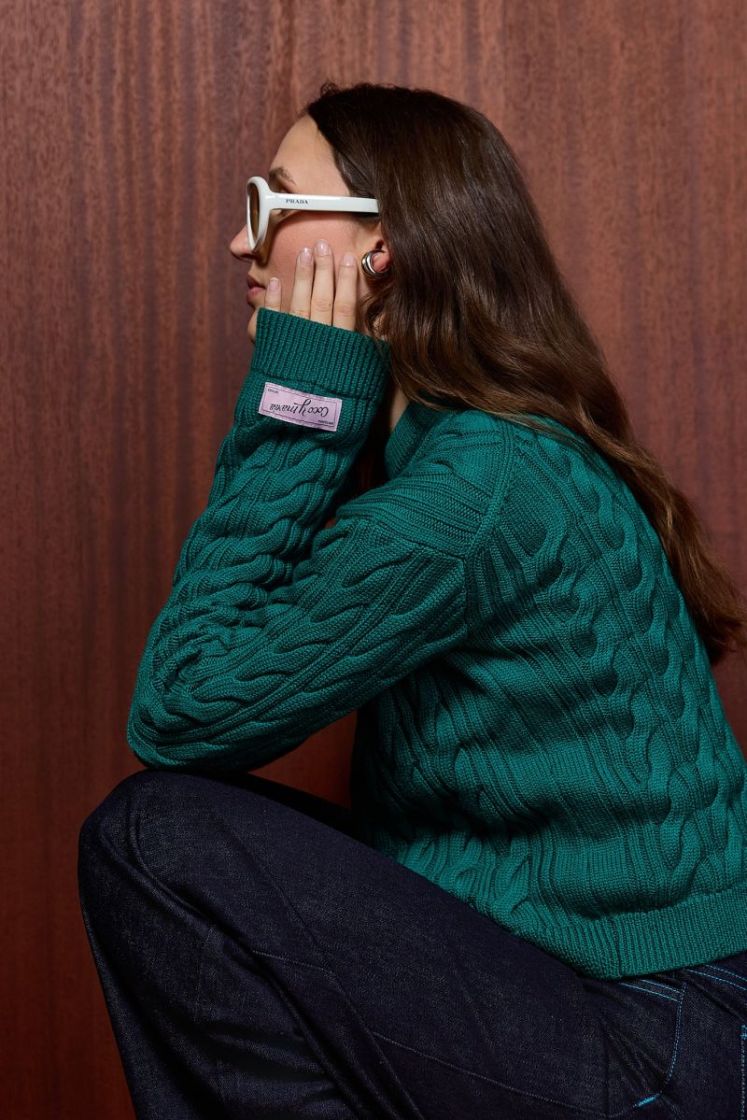 GREEN